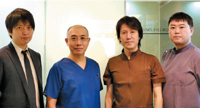 満足度の高い治療を提供する為にチーム医療を実践。 今宮理事長を中心に協力して治療にあたるドクター陣。